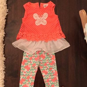 Baby girl outfit size 18 moths